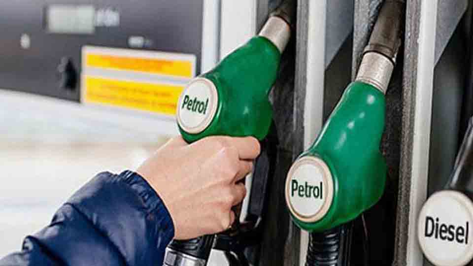 Petrol Diesel Price: आज भी स्थिर रहे पेट्रोल और डीजल के दाम, जानिए कितनी है  कीमत? - Network Today News